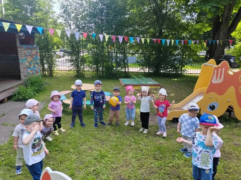 Группа "Белочка"🐿️. 
Тематический досуг по "ПДД "
В гости к  ребятам  пришла куколка Маша. Гостья н