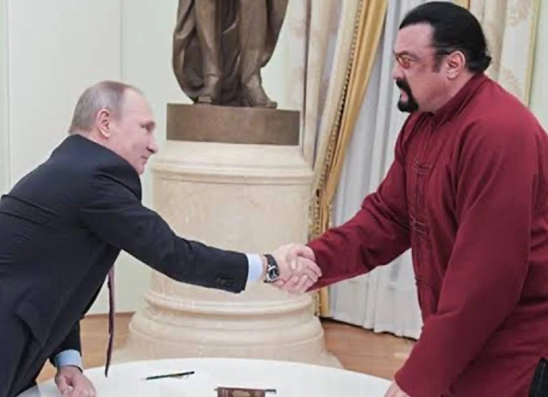 Помилуйте, это не наша тематика. Это не Москонцерт, это Администрация Президента, — Пес...