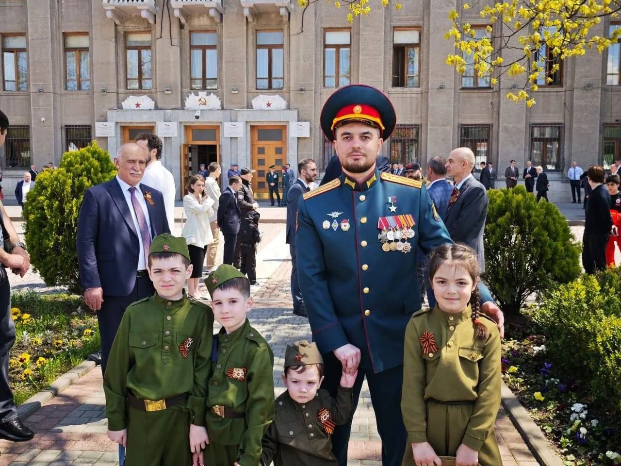 Поздравление министра труда и социального развития, Героя России Юрия Абаева с Междунар...