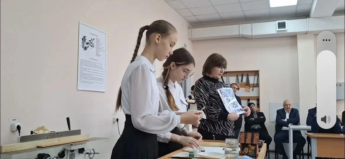В Каспийске на базе Лицея №13 имени Расула Гамзатова состоялся праздник мастерства, собравший на сво