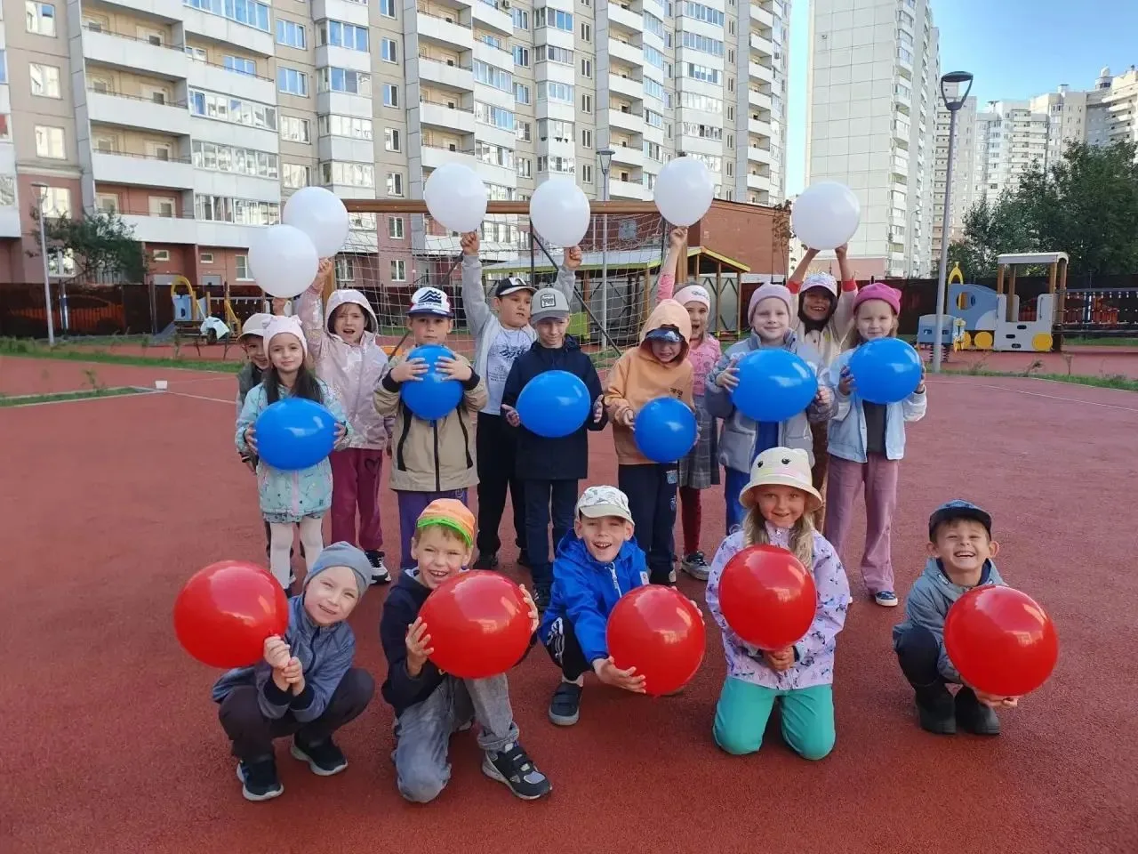 Красиво, ярко, патриотично! 🇷🇺 В преддверии праздника «День Государственного флага Ро...