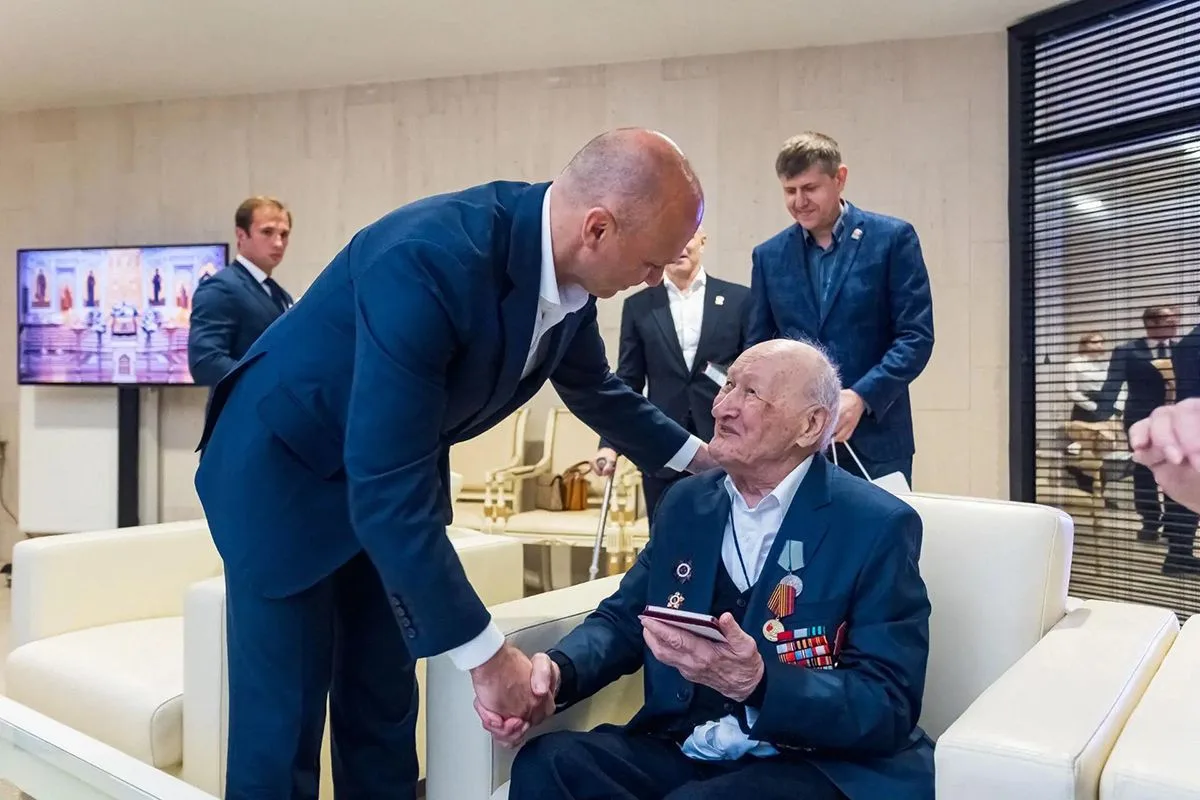 Алексей Беспрозванных встретился со 100-летним ветераном – участником штурма Кёнигсберга