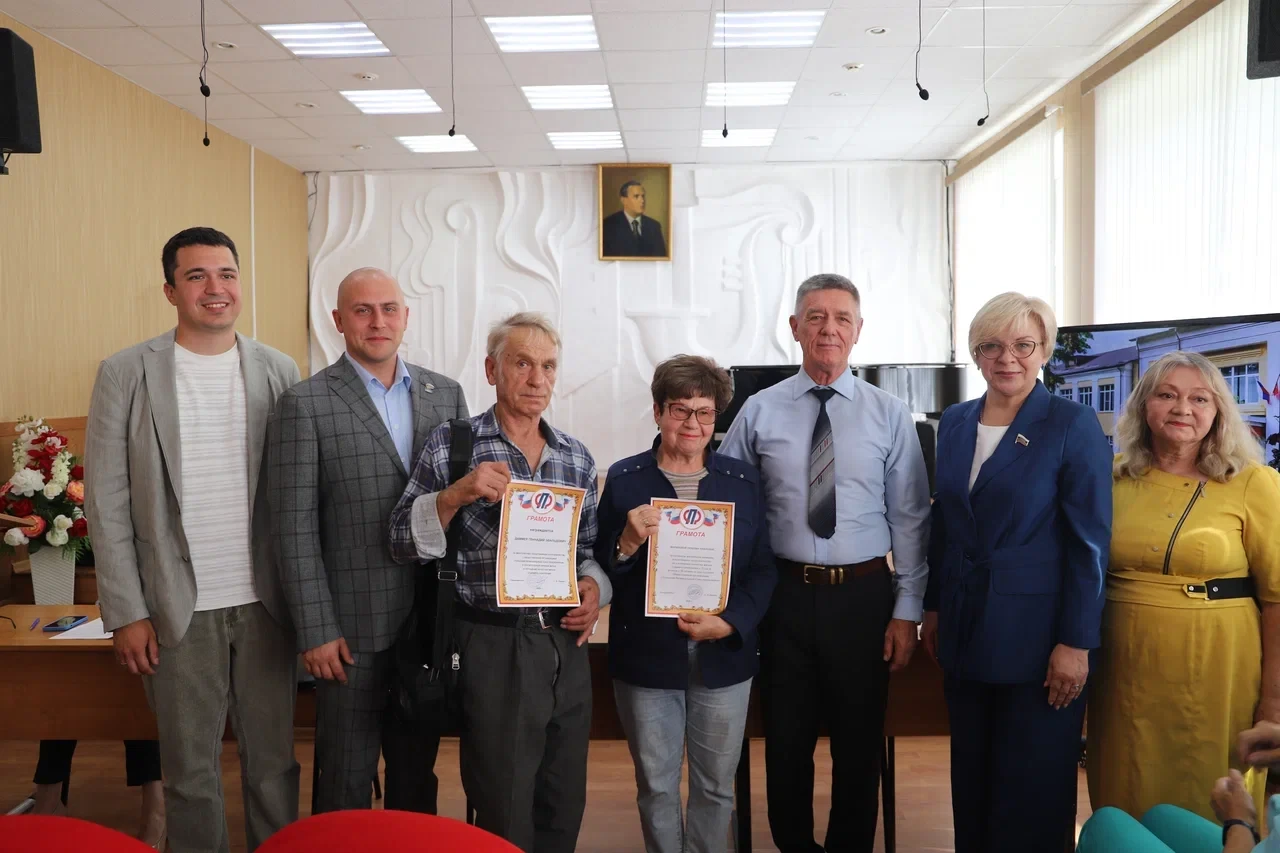 Депутаты Тульской городской Думы посетили школу искусств и пообщались с активистами сою...