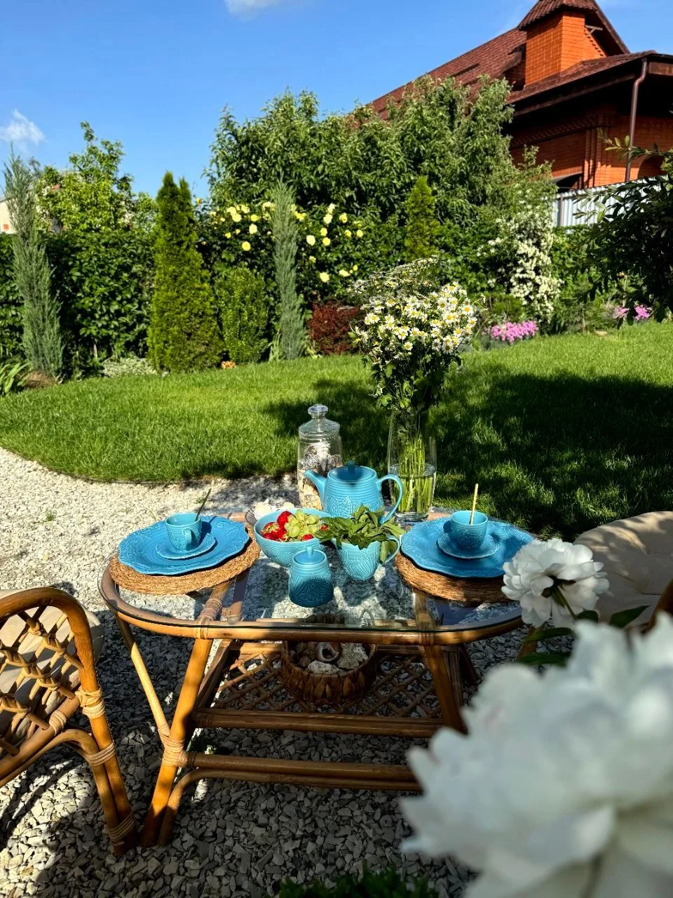 Лето состоит из простых моментов, которые хочется растягивать подольше🌿