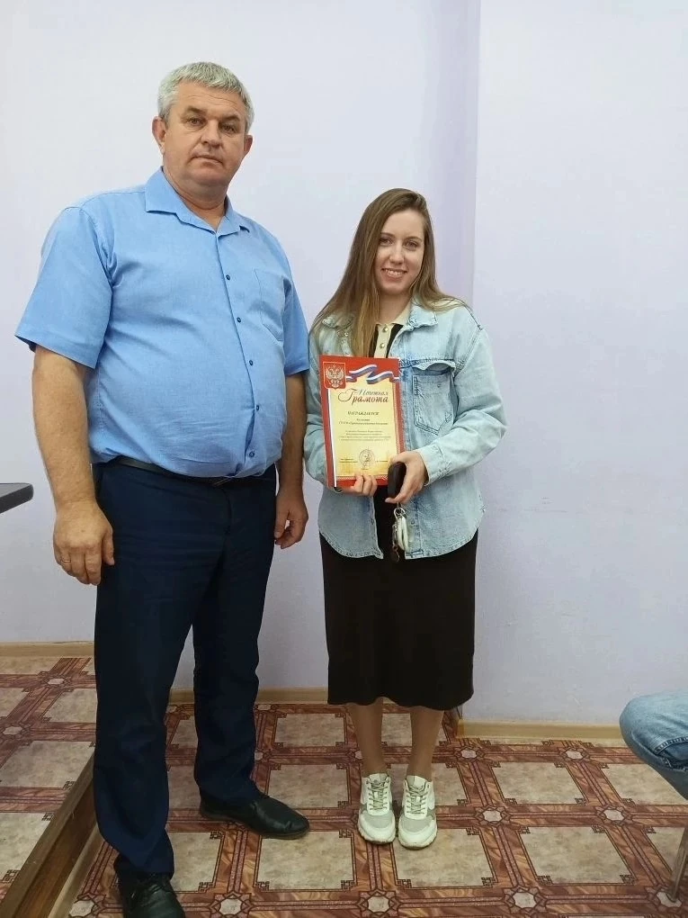 Глава Турковского района А.В. Никитин вручил почётные грамоты коллективам, принявшим активное участи