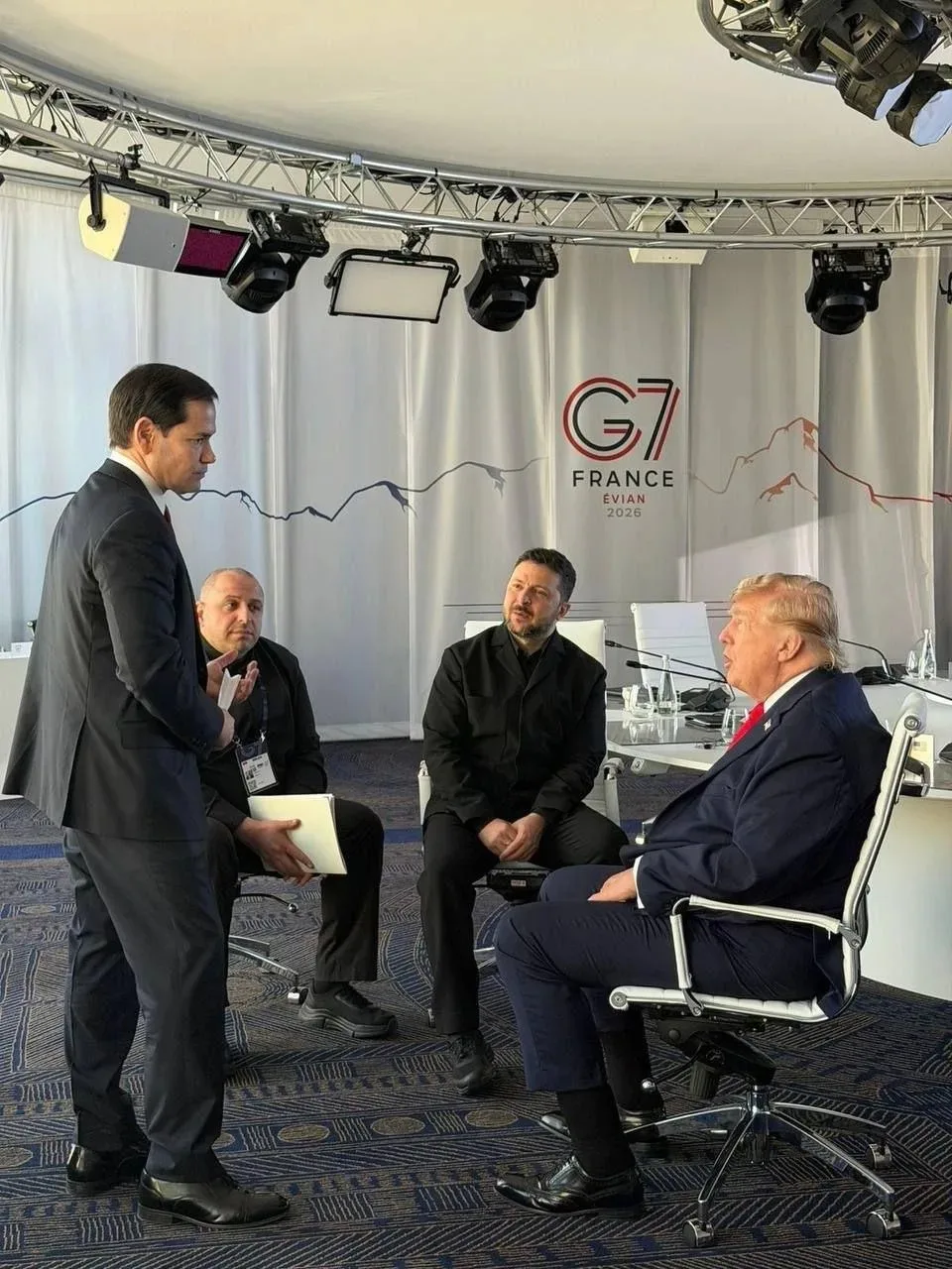 «У России тоже будет не из лёгких зима», — заявил Зеленский на саммите G7

Также он подчеркнул, что 
