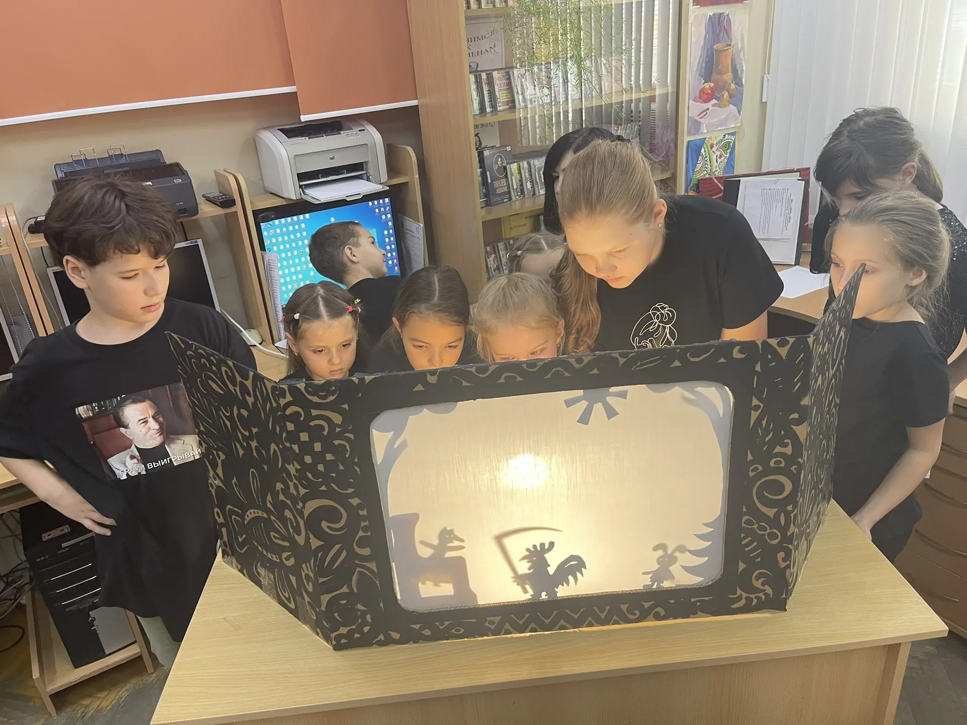 Генеральный прогон! Ждём сегодня в 12:00 гостей на премьеру теневого спектакля