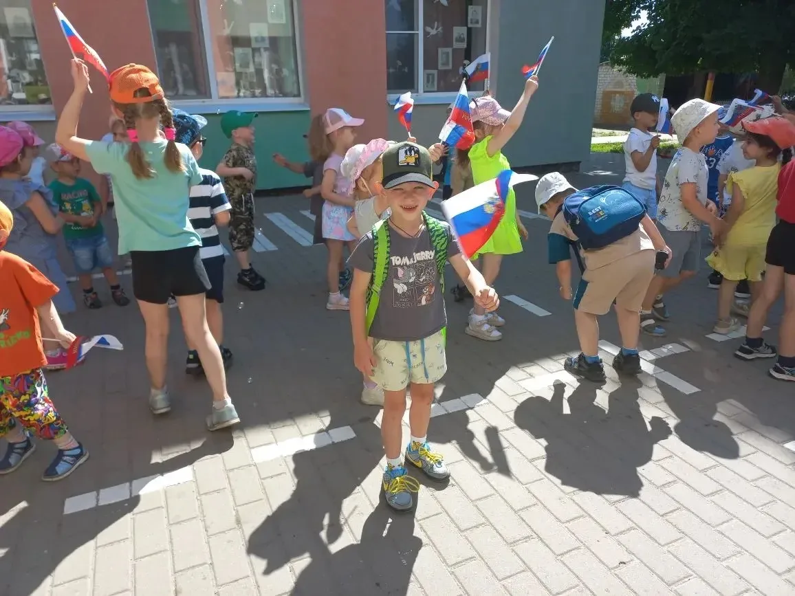 В детском саду №17 с.Пушкарное прошло мероприятие посвящённое дню России! Флажки с триколором, мыльн