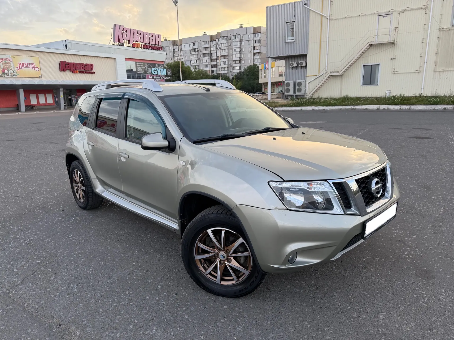 NISSAN TERRANO 2014г(ГАЗ ПРОПАН)вписан.
Простой надежный мотор 1.6 Бензин,полный привод,
Коробка мех