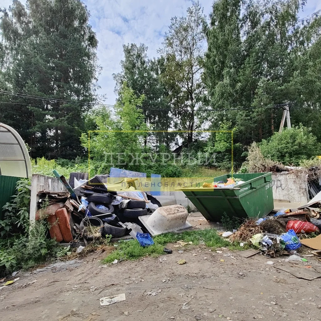 г. ЛУГА ул. 3-я ЗАРЕЧНАЯ
Свалка из мусора вокруг контейнера продолжает расти!

Администрация бездейс