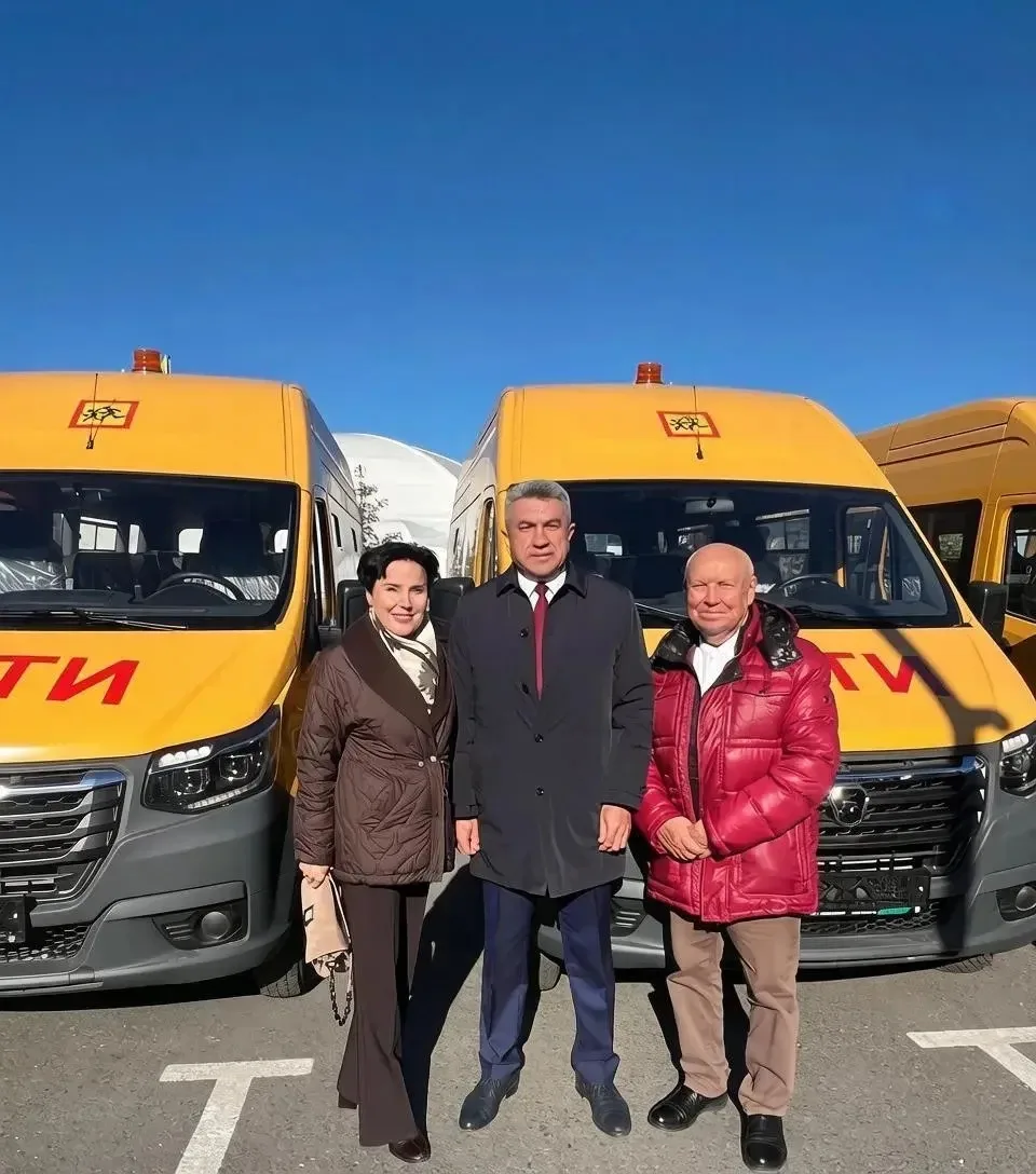 🚌 Менделеевской район получил 2 новых школьных автобуса