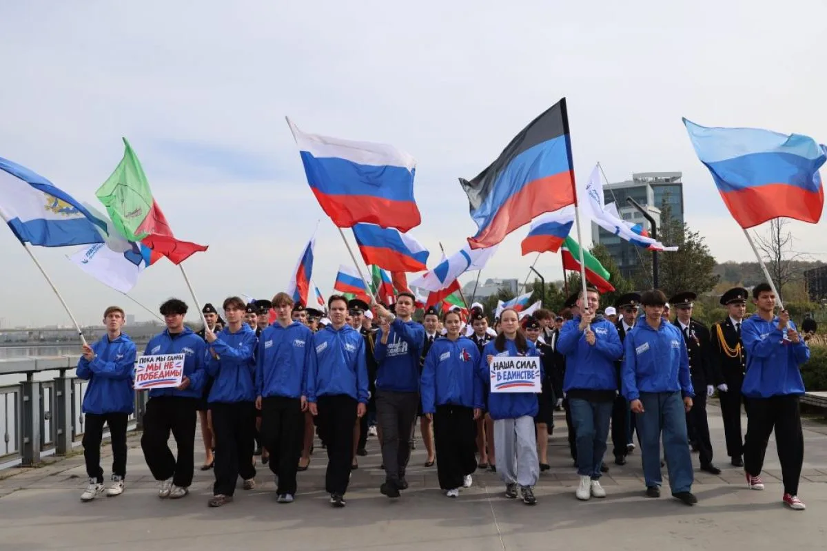🇷🇺 Молодогвардейцы Татарстана организовали шествие, приуроченное ко Дню воссоединения...