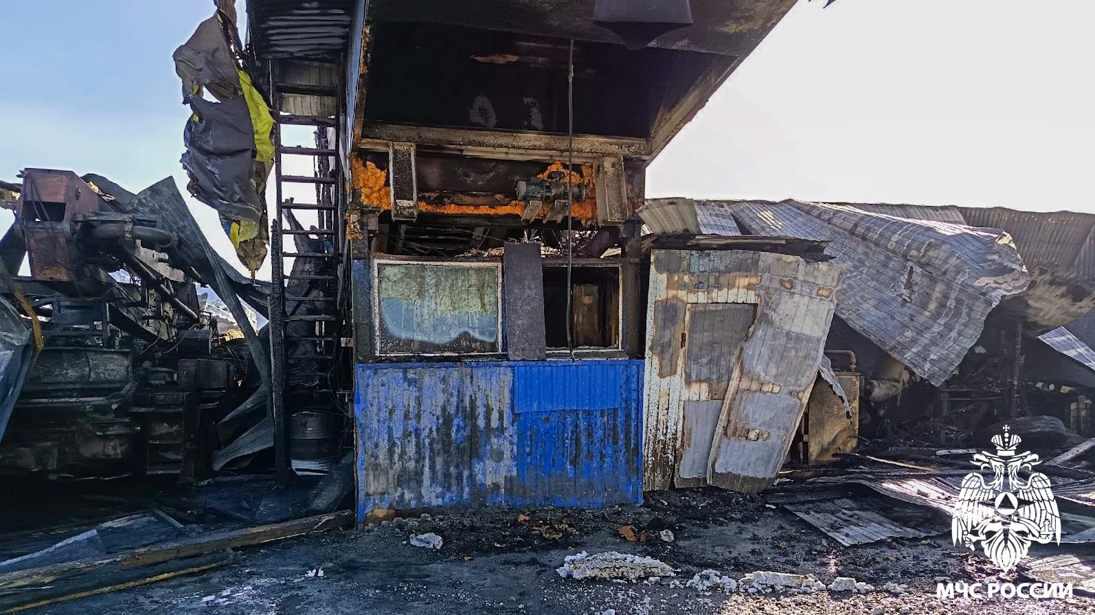 🔥 Сотрудники МЧС России ликвидировали пожар в Шерегеше  🔸 Сегодня ночью на улице Гагарина вспыхнул о