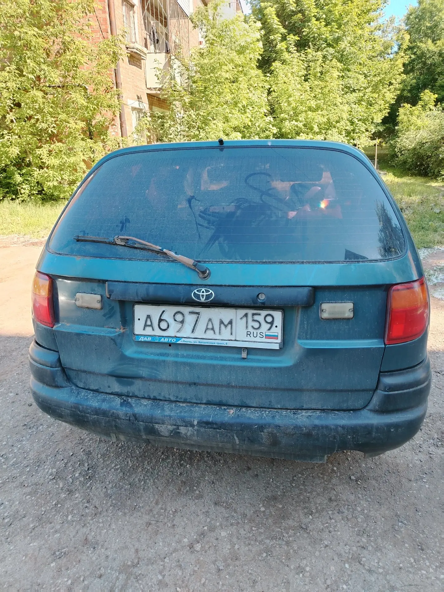 ❗️Анвара Гатауллина 6а, снова стоит машина Тойота А697АМ 159, внутри заперты животные! 
На владельце