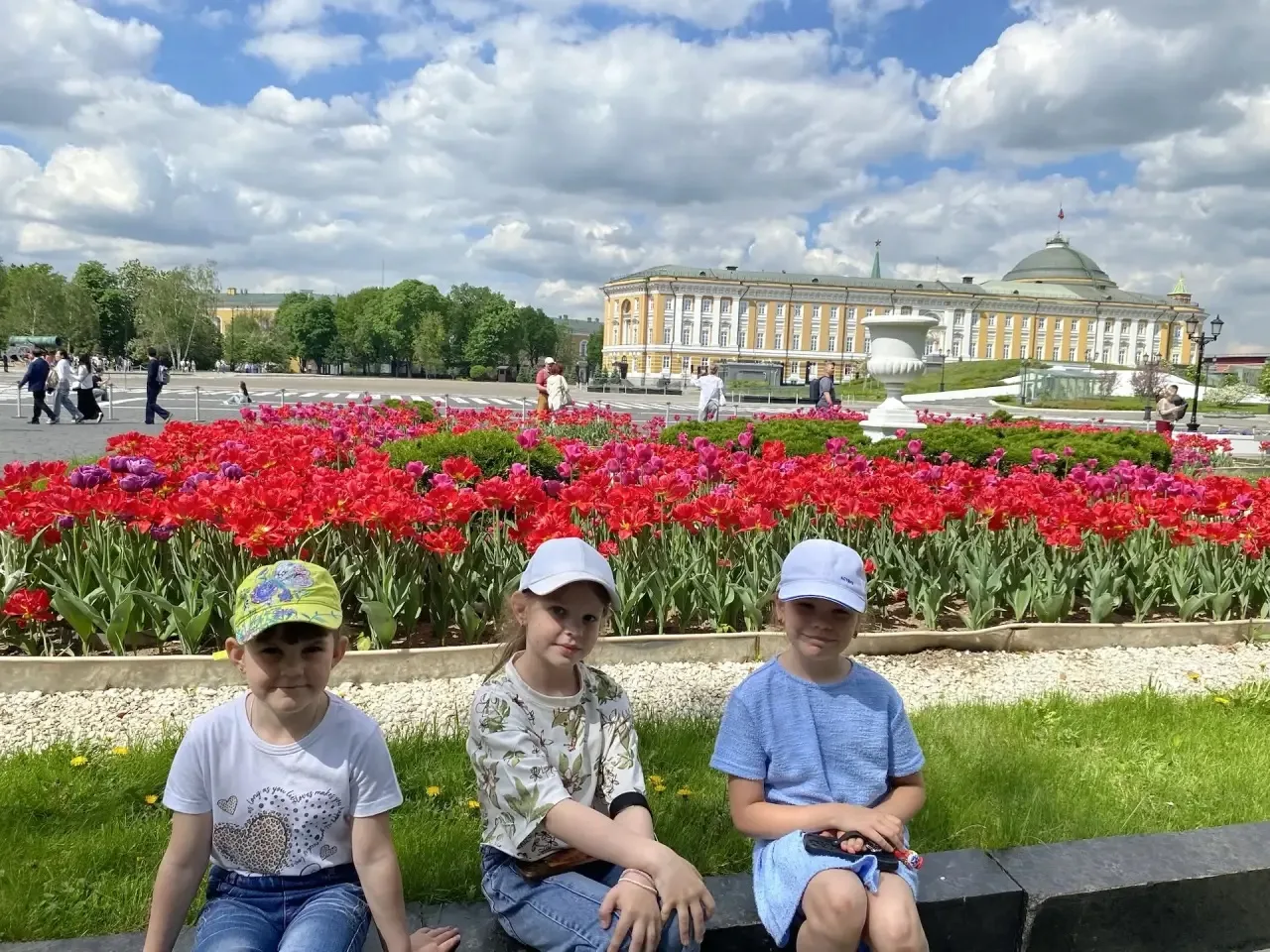 🌟 16 мая ученики 2а, 1б, 3а и 3б классов побывали на экскурсии в Московском Кремле.  Ребята прошли п