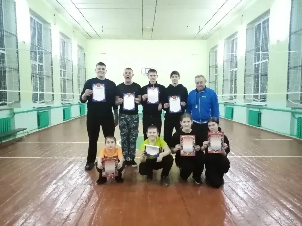 🏐 Волейбольная битва в МБОУ Кировской СОШ № 9: девушки берут верх! 🏐