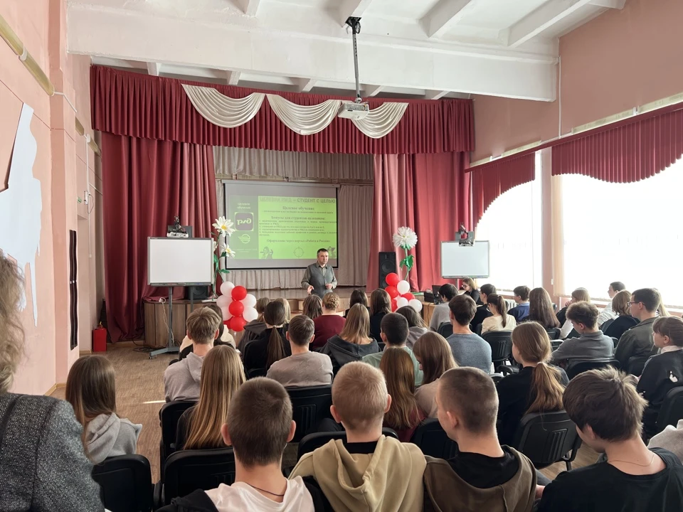 🚀 Профориентационная встреча со школьниками в п. Дальнее Константиново: помощь в выборе профессии  📍