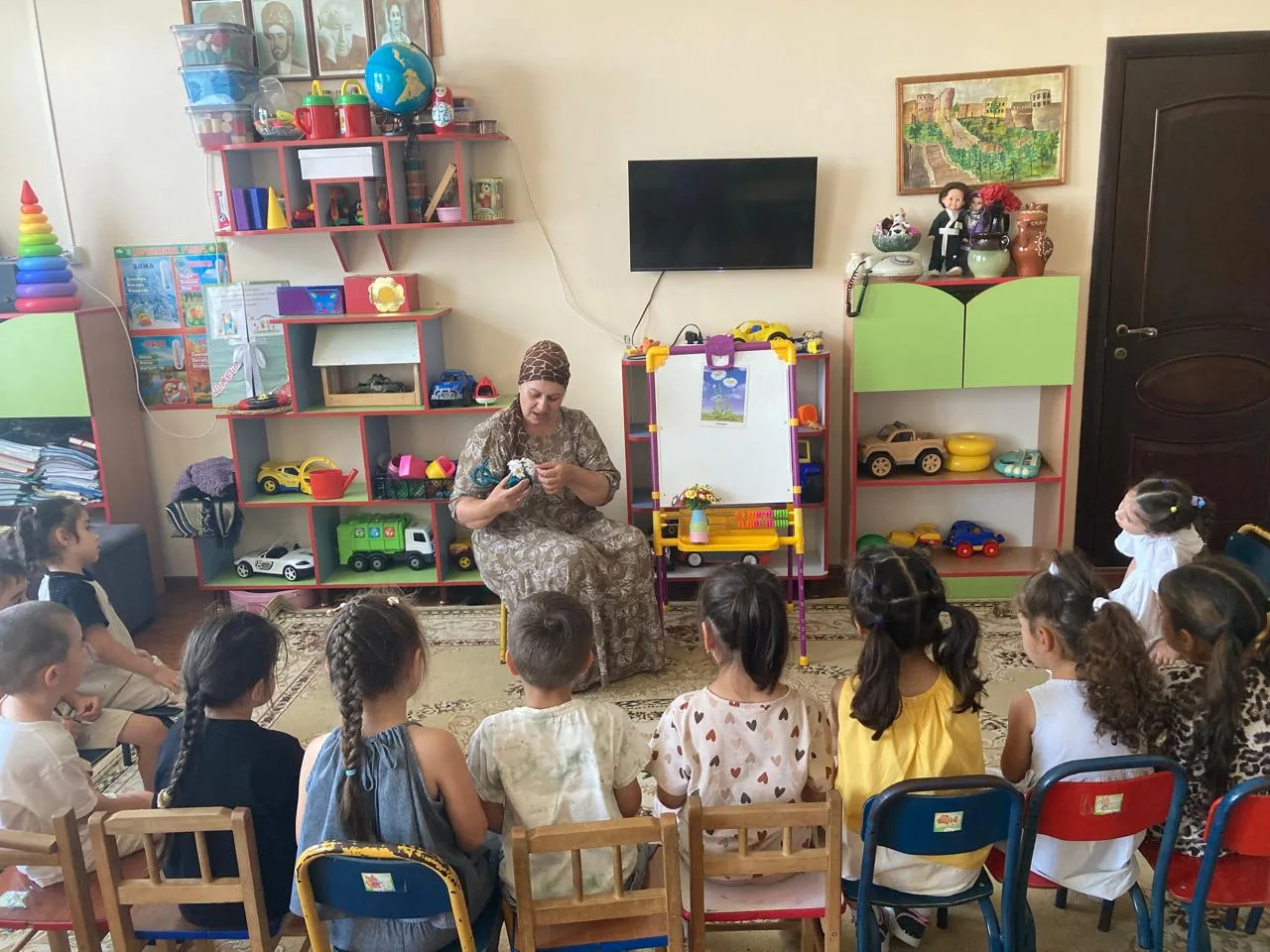 Художественно-эстетическое развитие-"Лепка "Ромашки 🌼" во второй младшей группе "Звёзд...