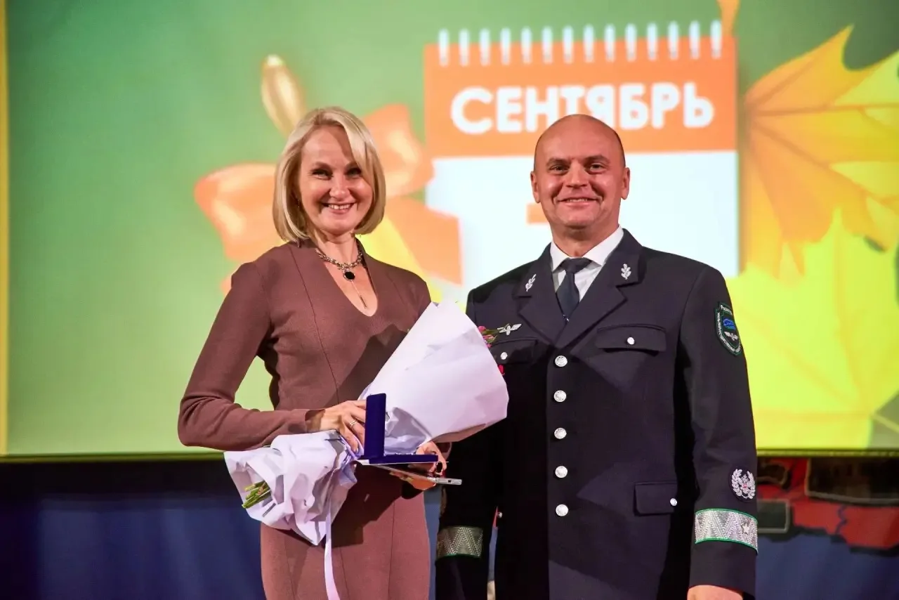 🍁📚 Фундамент будущего успеха заложен: в УрГУПС дан старт новому учебному году