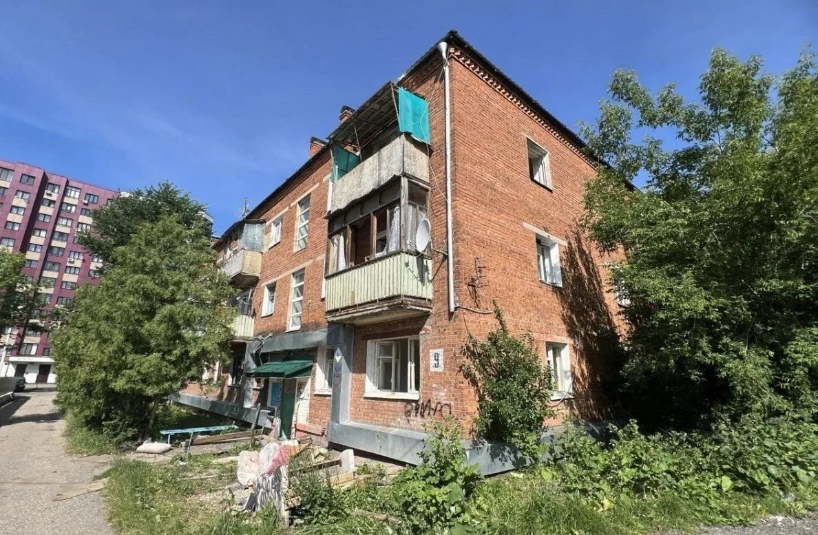 Парковка вместо старой «трёхэтажки»: в Звенигороде снесли аварийный дом на Нахабинском шоссе 
 
Дом 