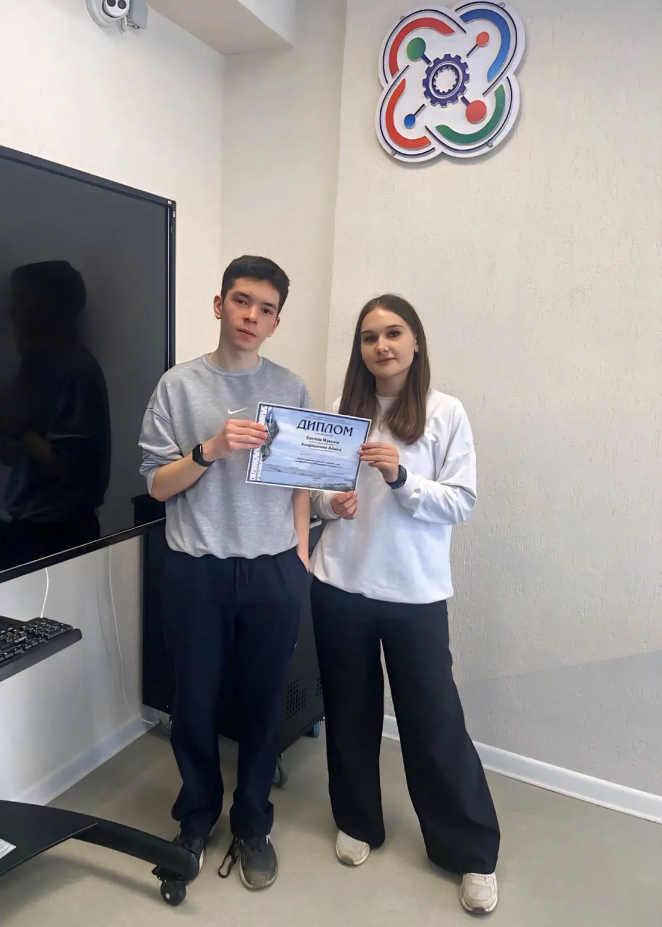🧪 Продолжаем череду громких поздравлений с победами на Всероссийском конкурсе исследовательских рабо