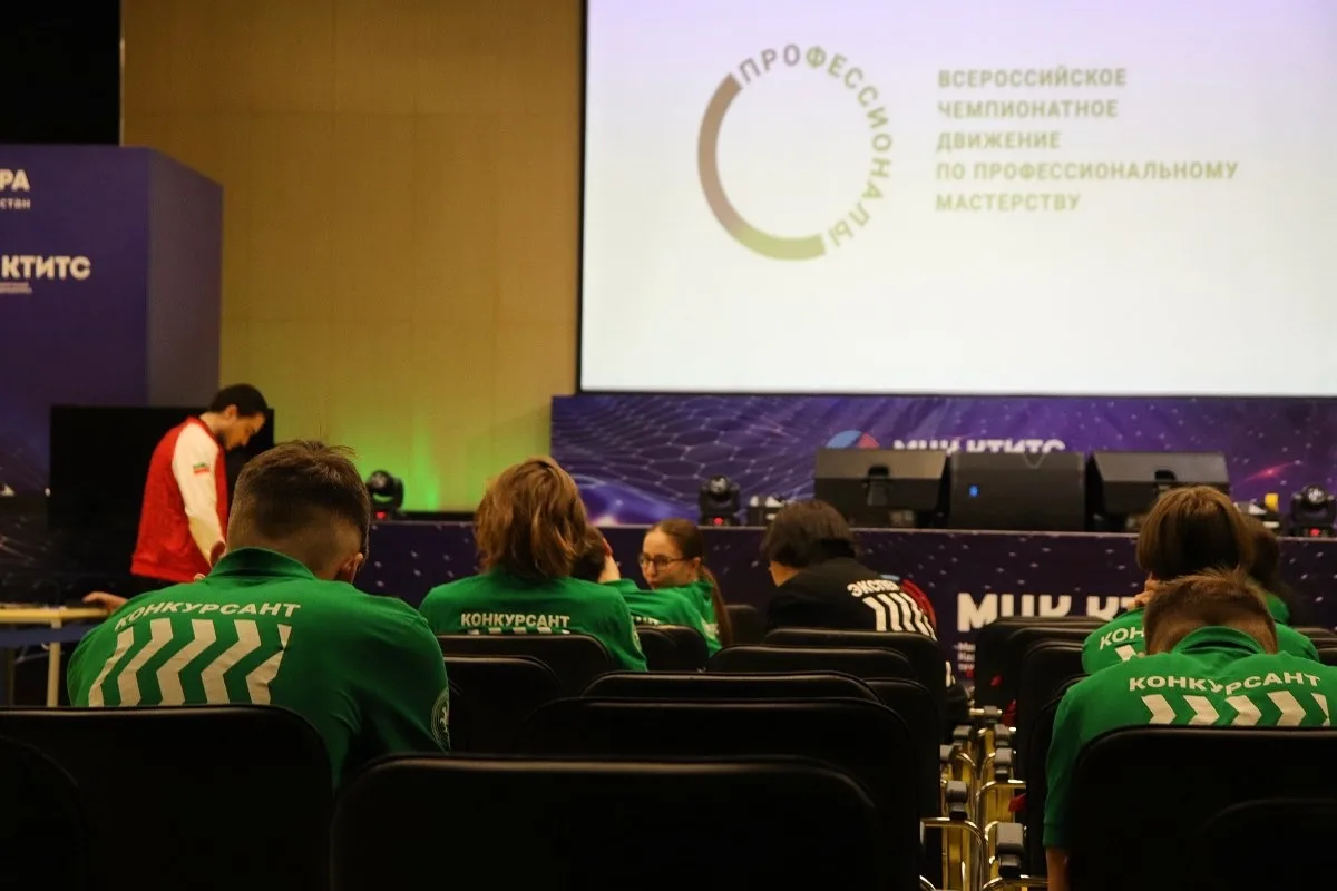 🔘Наш гимназист завоевал бронзу на чемпионате профмастерства!   🎙Иванов Роман получил заслуженное тре