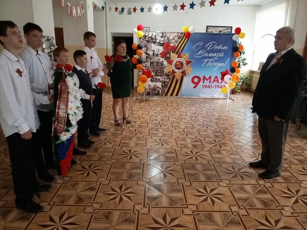 В День Победы коллектив учителей и учащихся нашей школы принял участие в торжественных ...