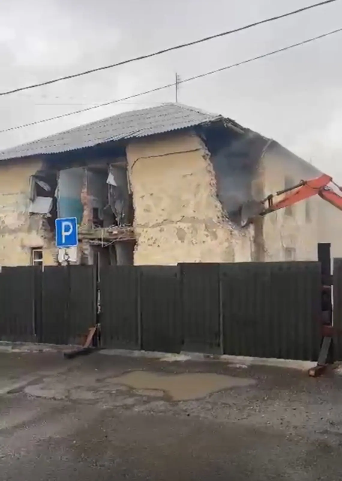 На территории Камышловского городского округа продолжается работа по сносу аварийных домов, расселен