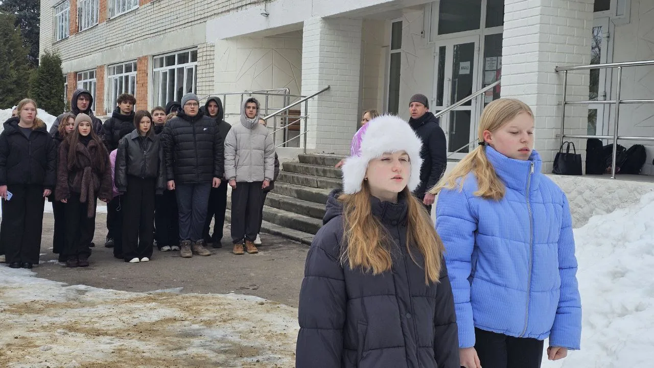 Начинаем новую учебную неделю с традиционной церемонии поднятия Государственного флага Российской Фе