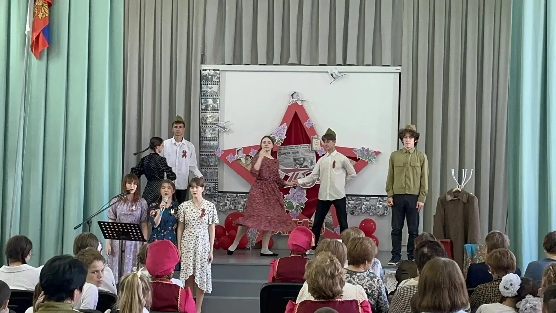 «От имени жизни, от имени сердца» ❤️🕊️
8 мая в актовом зале нашей школы состоялся праздничный конце