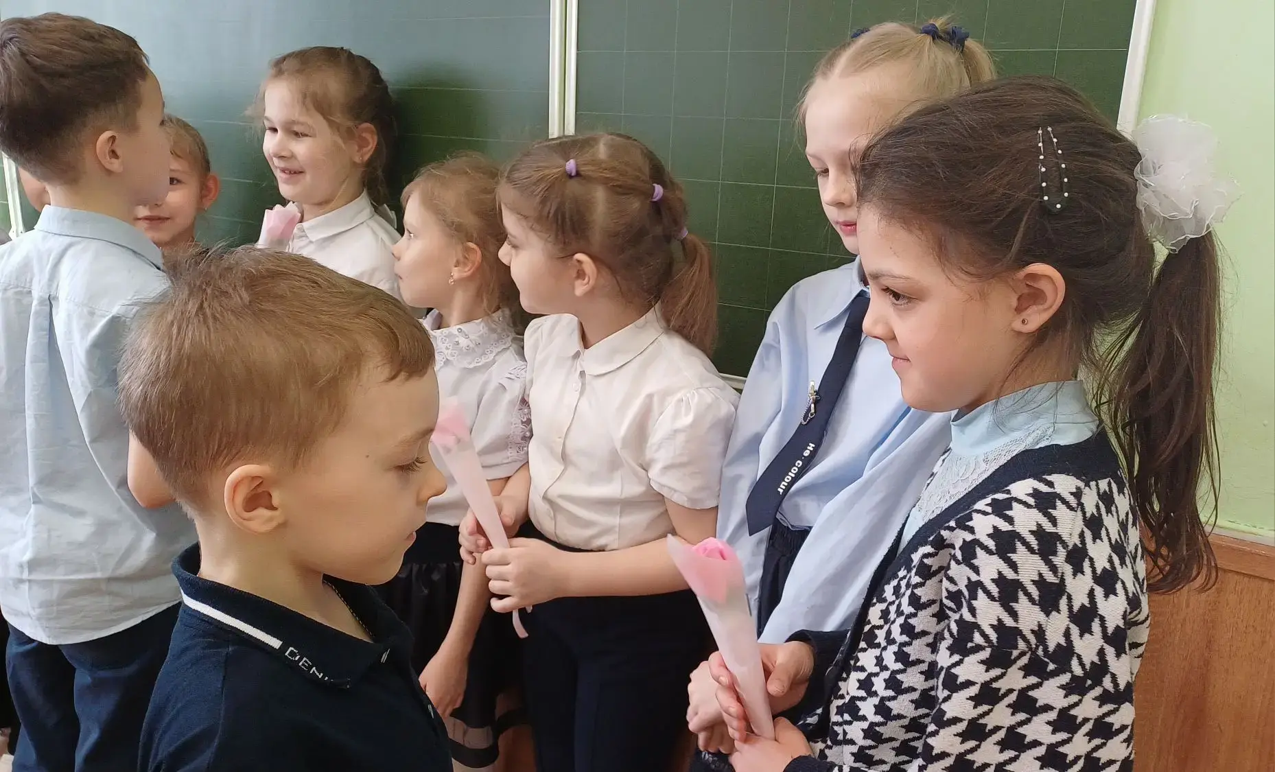 ВСЕРОССИЙСКАЯ АКЦИЯ "ВАМ, ЛЮБИМЫЕ"  В преддверии 8 марта учащиеся нашей школы присоединились к Всеро