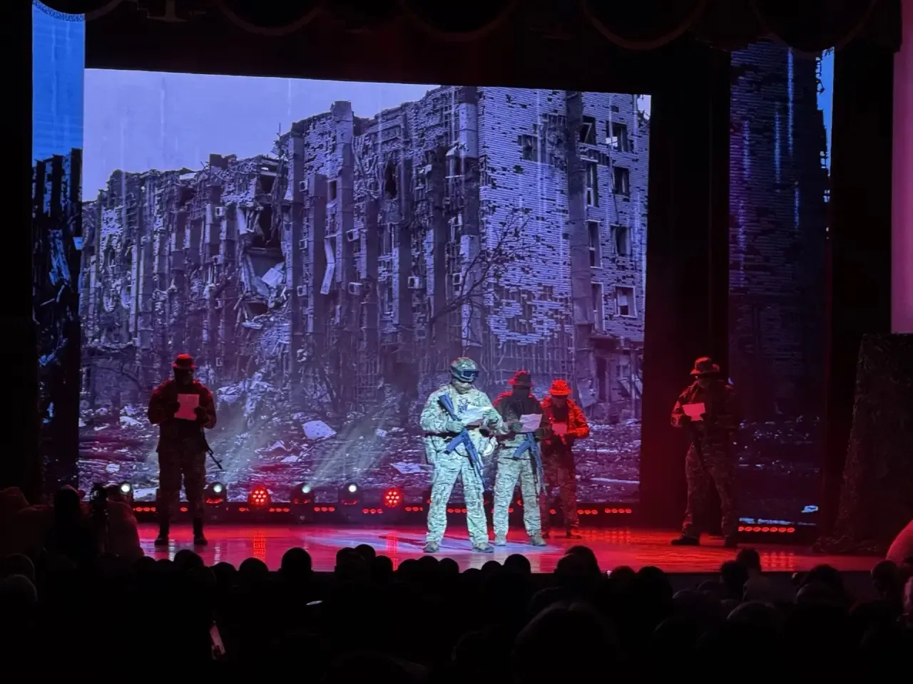 Ученики 10А класса посетили городской Дом Культуры,где прошел торжественный прием-честв...