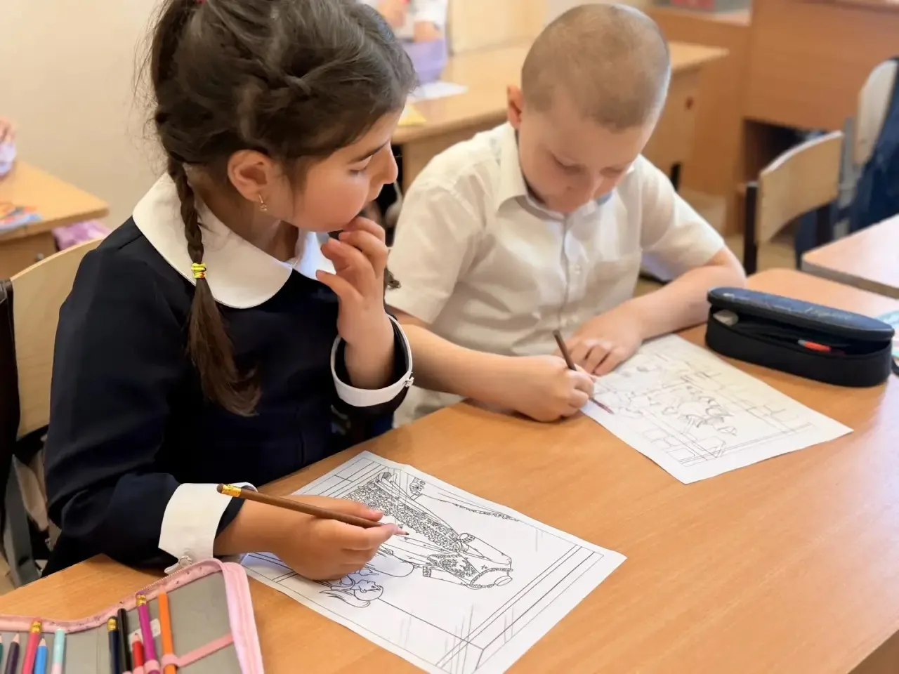 🎨Творчество и мир  🖍️ 18 мая, в День музеев, советник директора по воспитанию лицея №1 г. Усть-Джегу