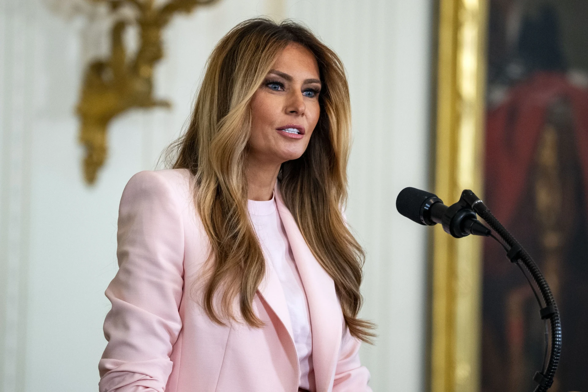 🤩 6 стильных летних образов Мелании Трамп