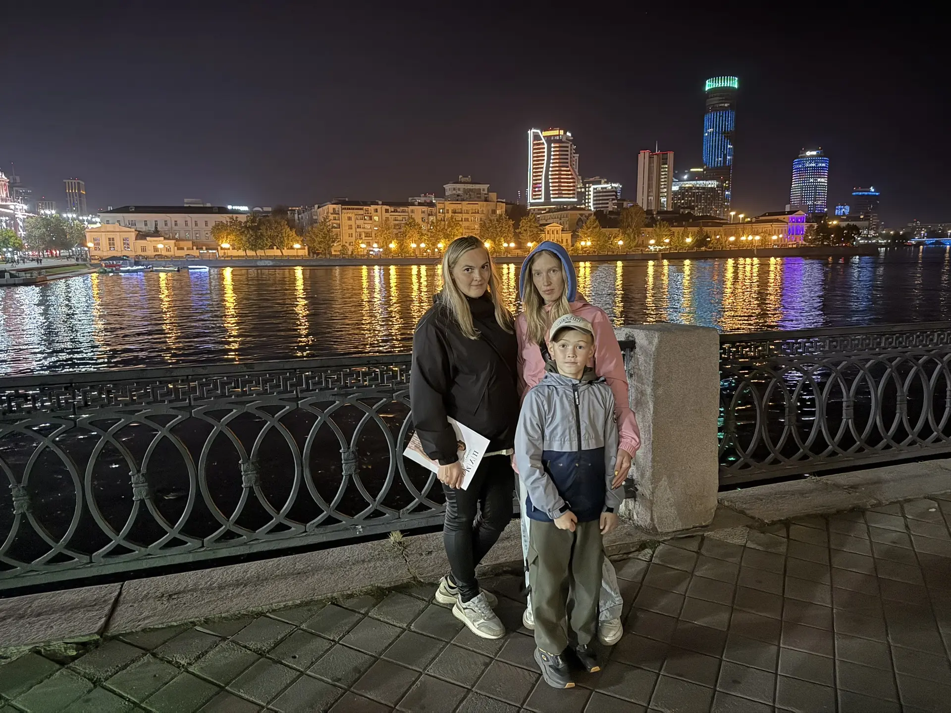 Отмечали день рождения, играли в страйкбол и после - вечерняя прогулка по городу