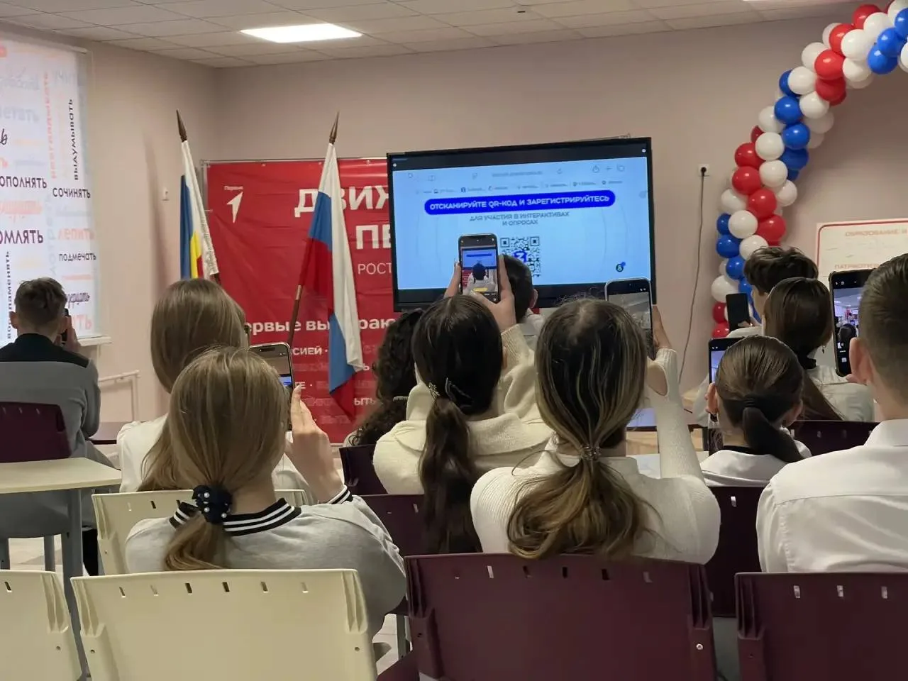 🌸 В преддверии Международного женского дня в МАОУ «Школа №10» состоялось значительное событие — маст
