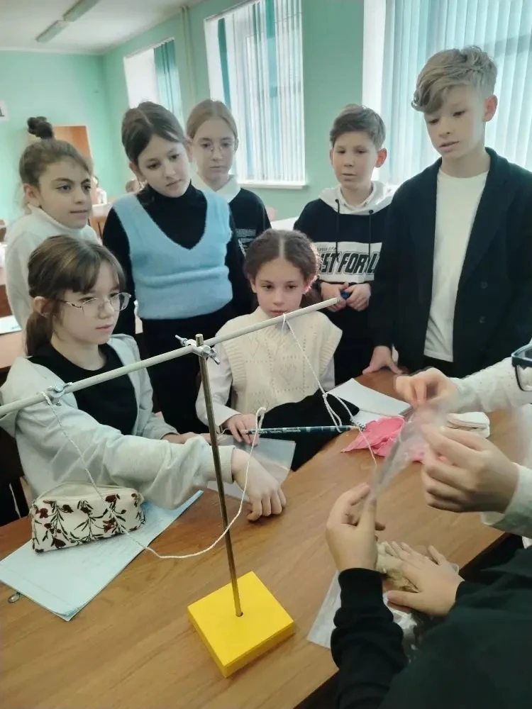 Вести с урока  Как приятно смотреть, когда ребята с удовольствием проводят опыты, каждый хочет попро
