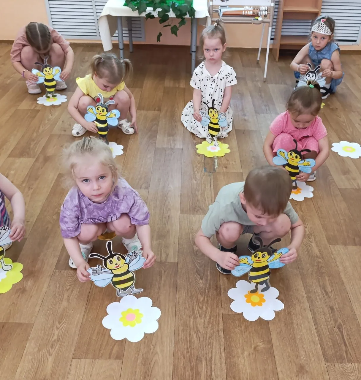 🐝20 мая отмечается Всемирный день пчёл!

Сегодня  у детей 2й младшей группы "Светлячок" прошло тема