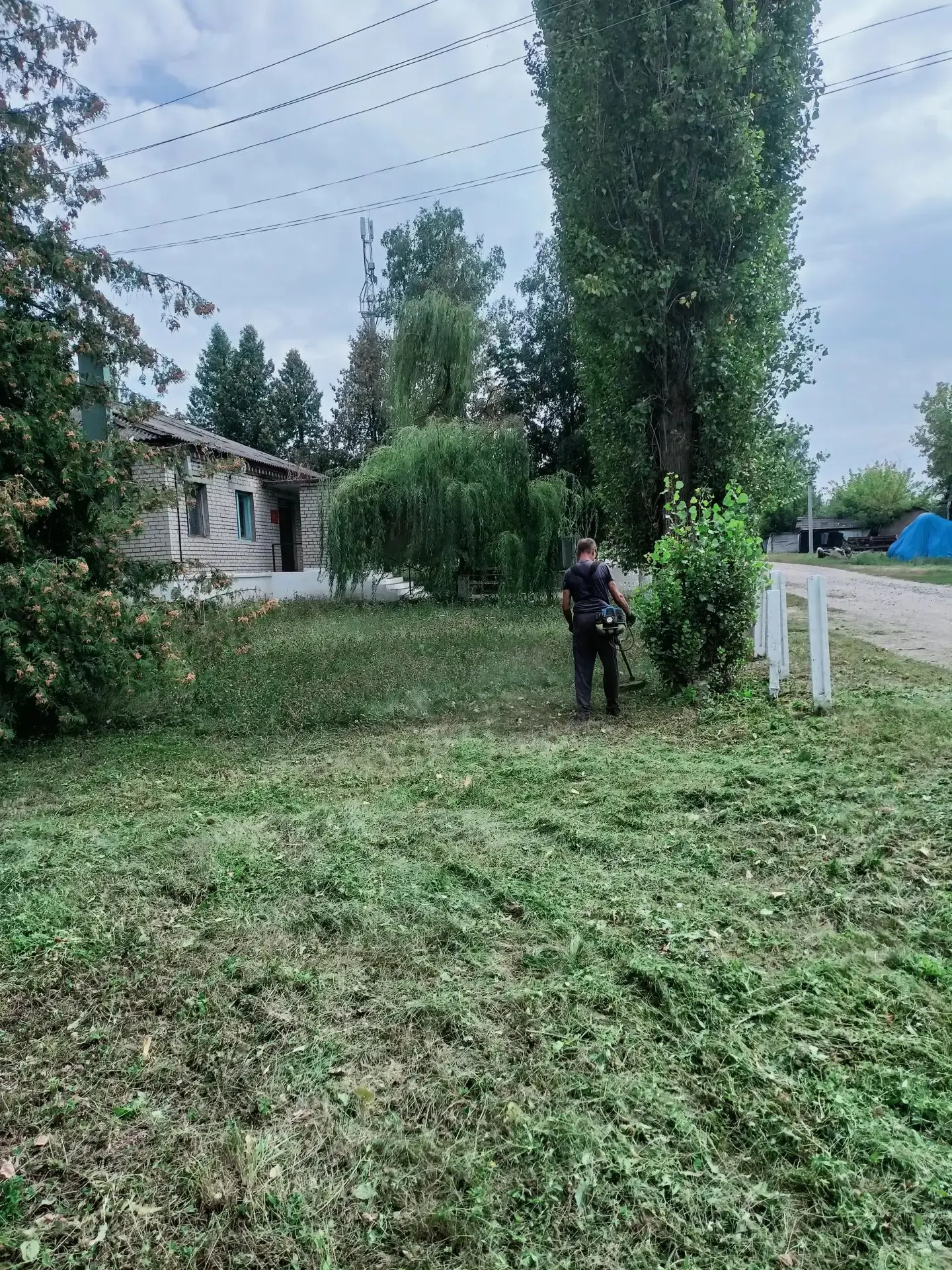В рамках мероприятий по благоустройству территории произведены продолжаются  работы по ...