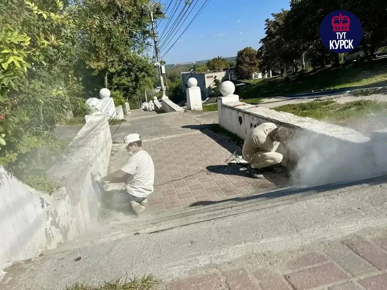 🚧 Лестницу на улице Мирной приводят в порядок