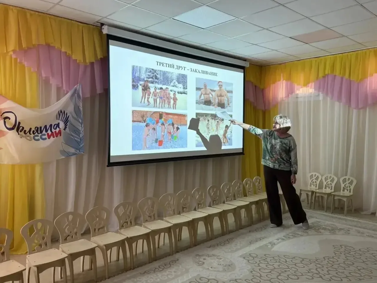 Сегодня в блоке «Азбука здоровья» прошло интегрированное занятие «Утро начинается с зарядки». Ребята