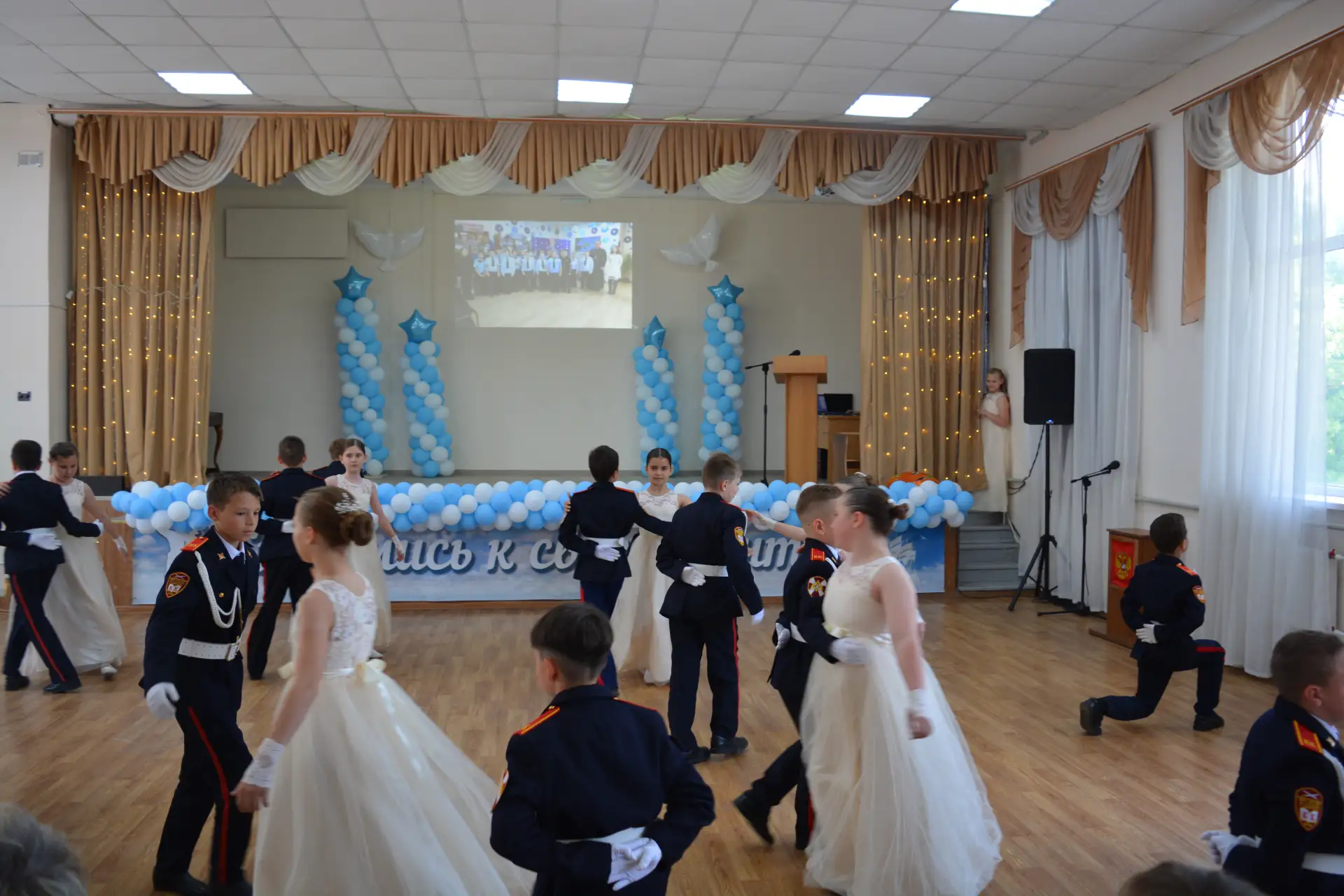 🎉 Выпускной в начальной школе: новый этап начинается! 🎉  Сегодня наши замечательные четвероклассники