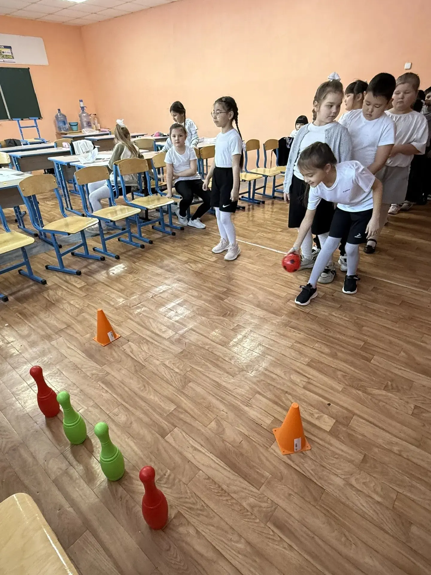 К Международному дню  без интернета, учитель начальных классов Стамгалиева А.Б. подарила ученикам 1 