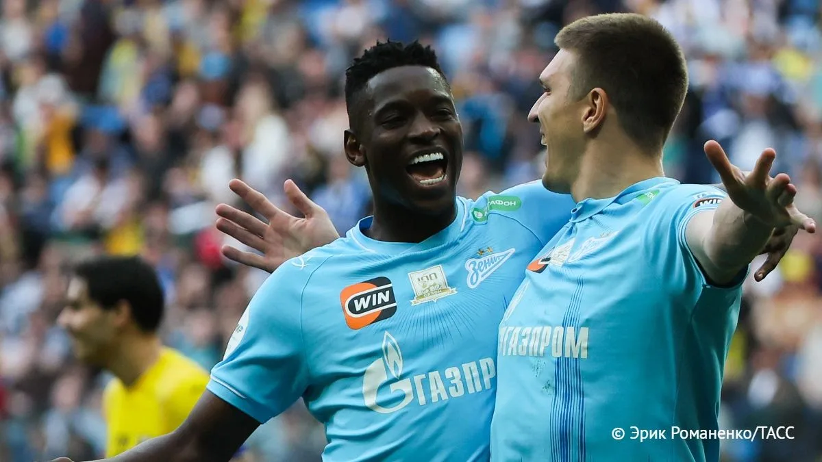 ⚽ "Рома" отказалась от покупки бразильского футболиста "Зенита" Луиса Энрике, сообщил т...