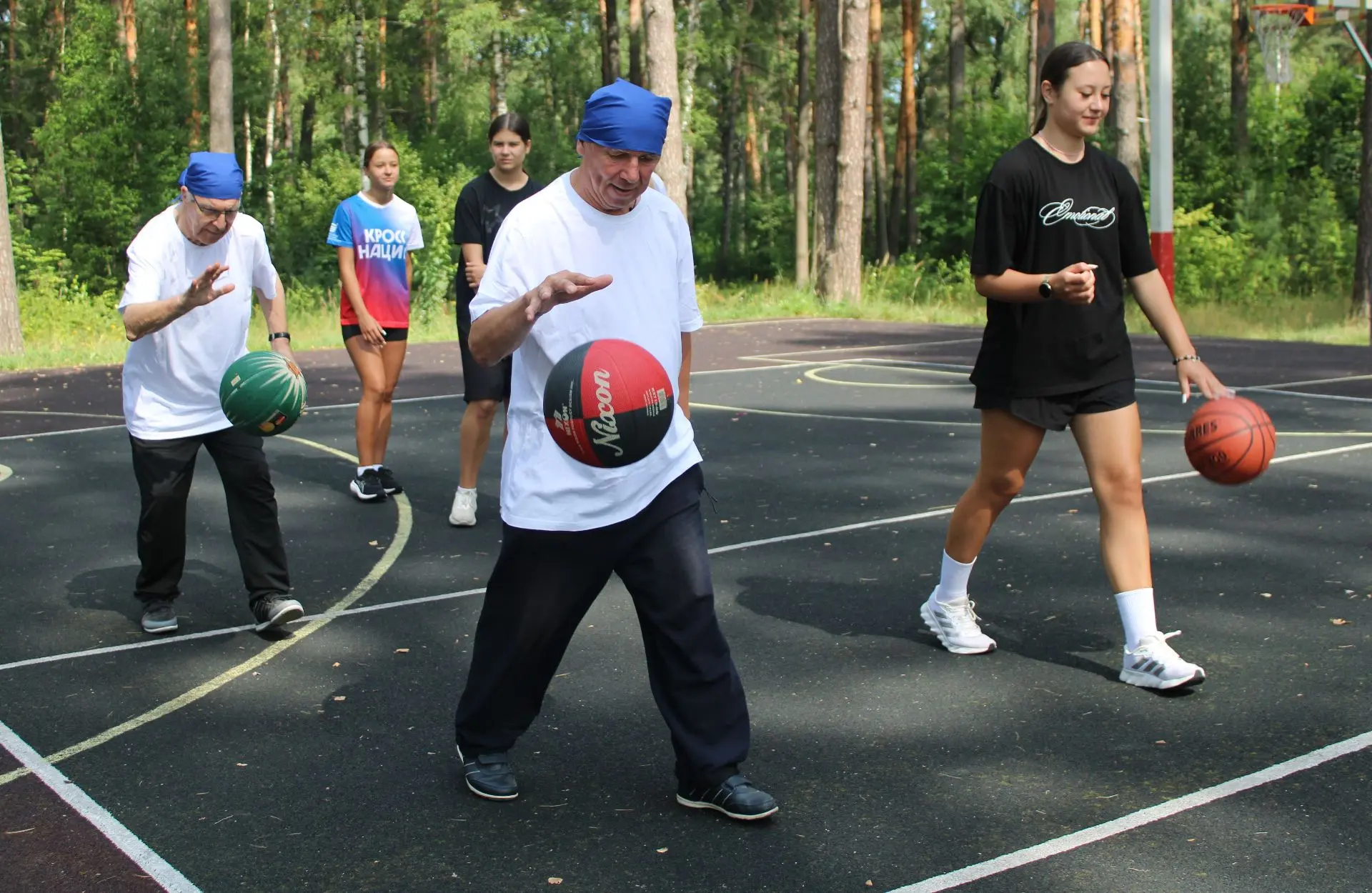 Возраст спорту не помеха
 
🏀Ко Дню физкультурника в Муромском пансионате прошла встреча по адаптивн