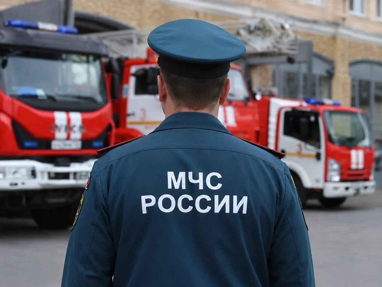 В Новороссийске после атаки беспилотника вспыхнул перевалочный комплекс 🔥

После атаки БПЛА на одно