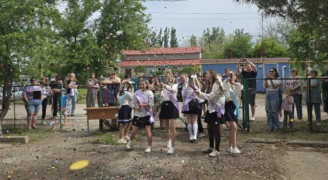 26 мая в Кондрашовской школе состоялась торжественная линейка "Последний звонок". В мероприятии прин