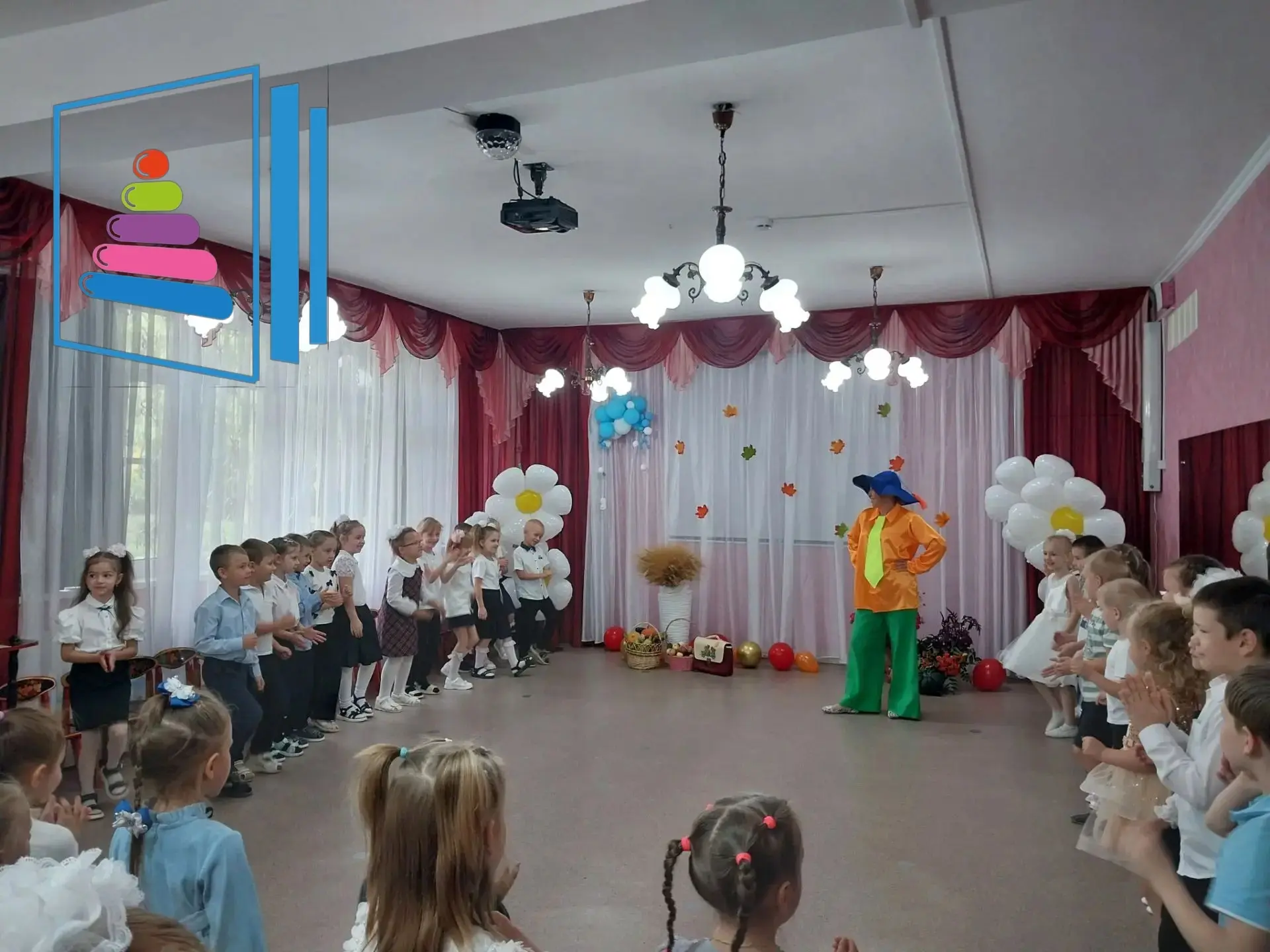 1 сентября под музыку дети вместе с Незнайкой отправились в «Страну знаний». В зале они...