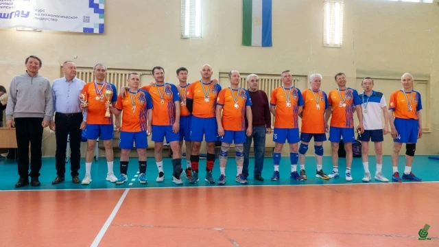 Возраст — не помеха. Настоящий спорт — это навсегда 💪🏐  В БашГАУ завершился «Кубок ректора» по волей