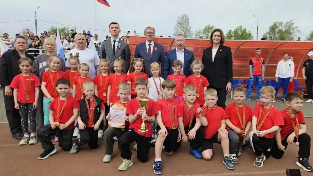 🏃 15 мая на стадионе «Металлург» прошла 99-я эстафета «Серовский рабочий»  В соревнованиях, посвящён